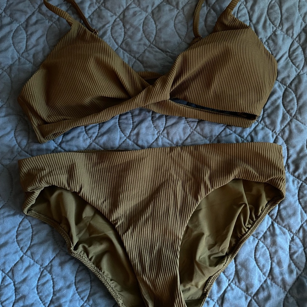 Lululemon bikini size 8
